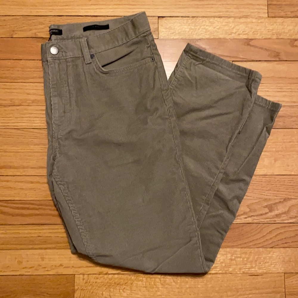 Banana Republic 34 x 30 men’s Traveler cords